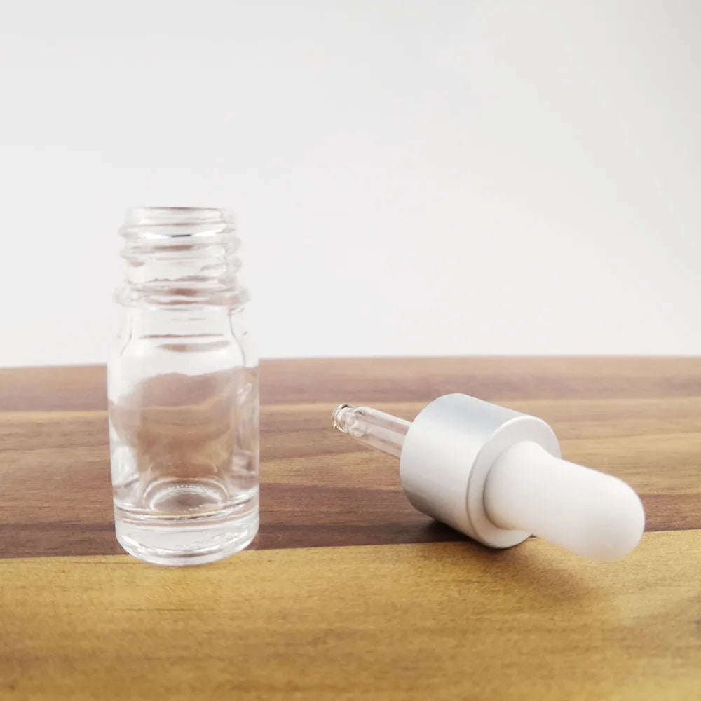 Nachfüllbare Tropfflasche/Pipette aus klarem Glas mit silberner Kappe zum Nachfüllen von Massageölen, Aromatherapie-Flüssigkeit, Essenz/Serum, Hautpflege