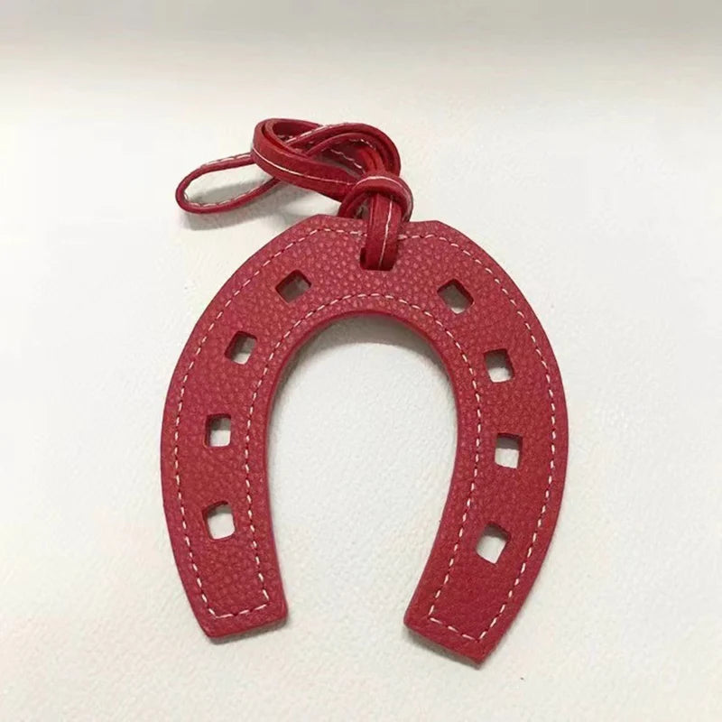 10 Farben Frauen und Mädchen PU-Leder Pferdehufeisen-Schlüsselanhänger Handtaschenhalter Anhänger Taschenzubehör für Handtaschen