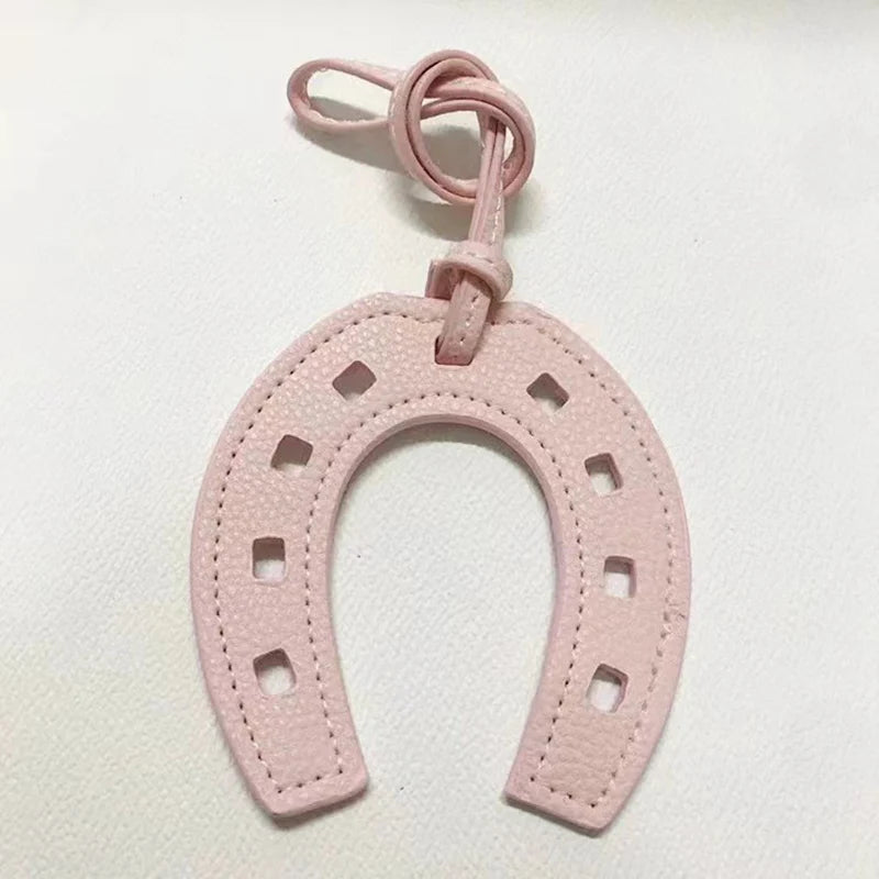 10 Farben Frauen und Mädchen PU-Leder Pferdehufeisen-Schlüsselanhänger Handtaschenhalter Anhänger Taschenzubehör für Handtaschen
