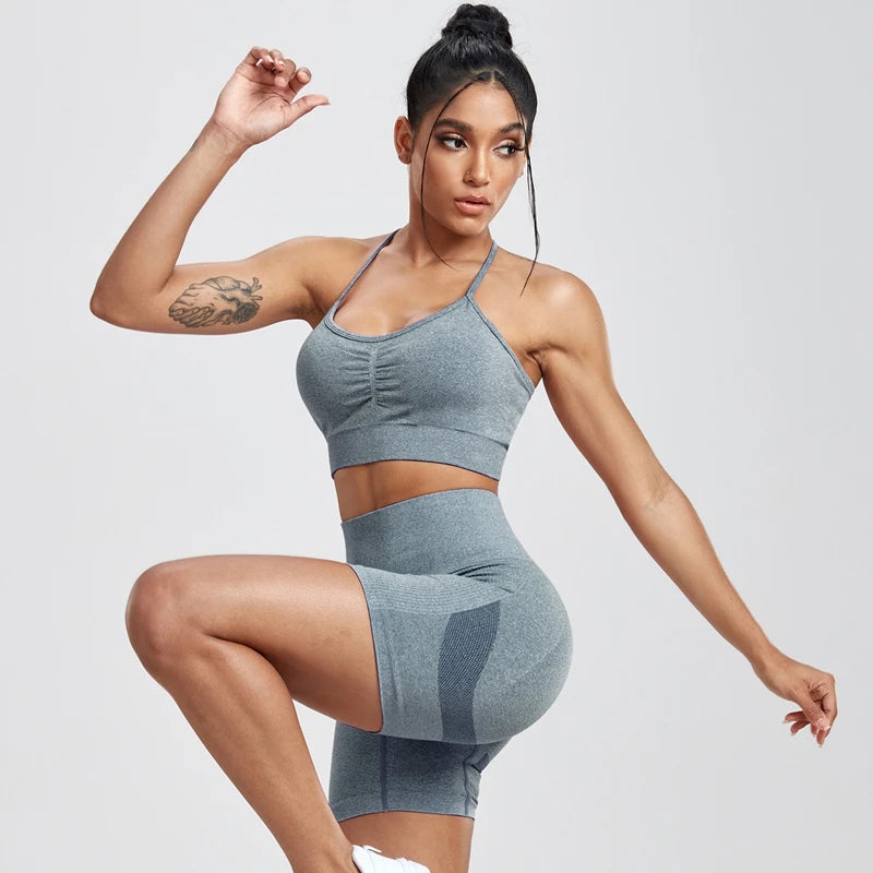 Solide Damen-Zweiteiler, Pfirsich-Po-Shorts, weibliche Trainingsanzüge, Fitnessstudio-Set, Neckholder-Fitness-Shorts, Push-Up-BH, Sommer