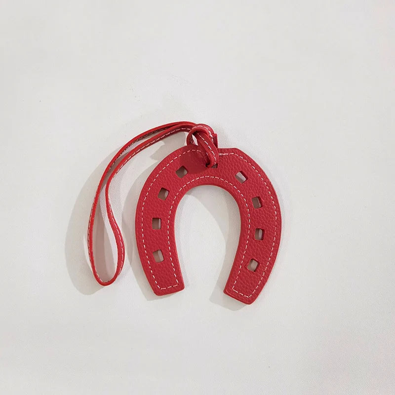 10 Farben Frauen und Mädchen PU-Leder Pferdehufeisen-Schlüsselanhänger Handtaschenhalter Anhänger Taschenzubehör für Handtaschen