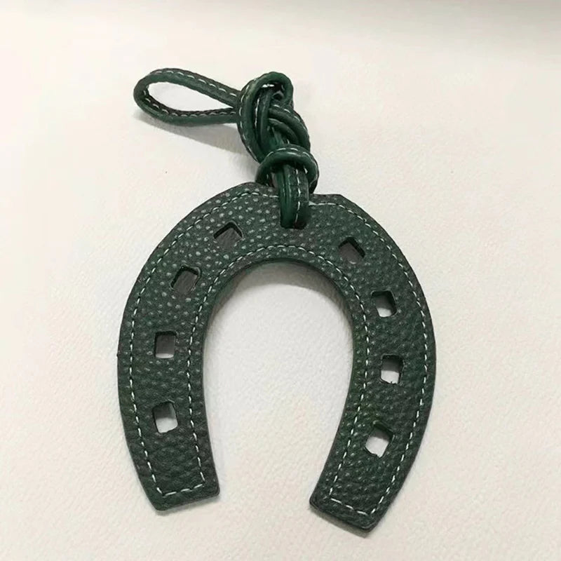 10 Farben Frauen und Mädchen PU-Leder Pferdehufeisen-Schlüsselanhänger Handtaschenhalter Anhänger Taschenzubehör für Handtaschen